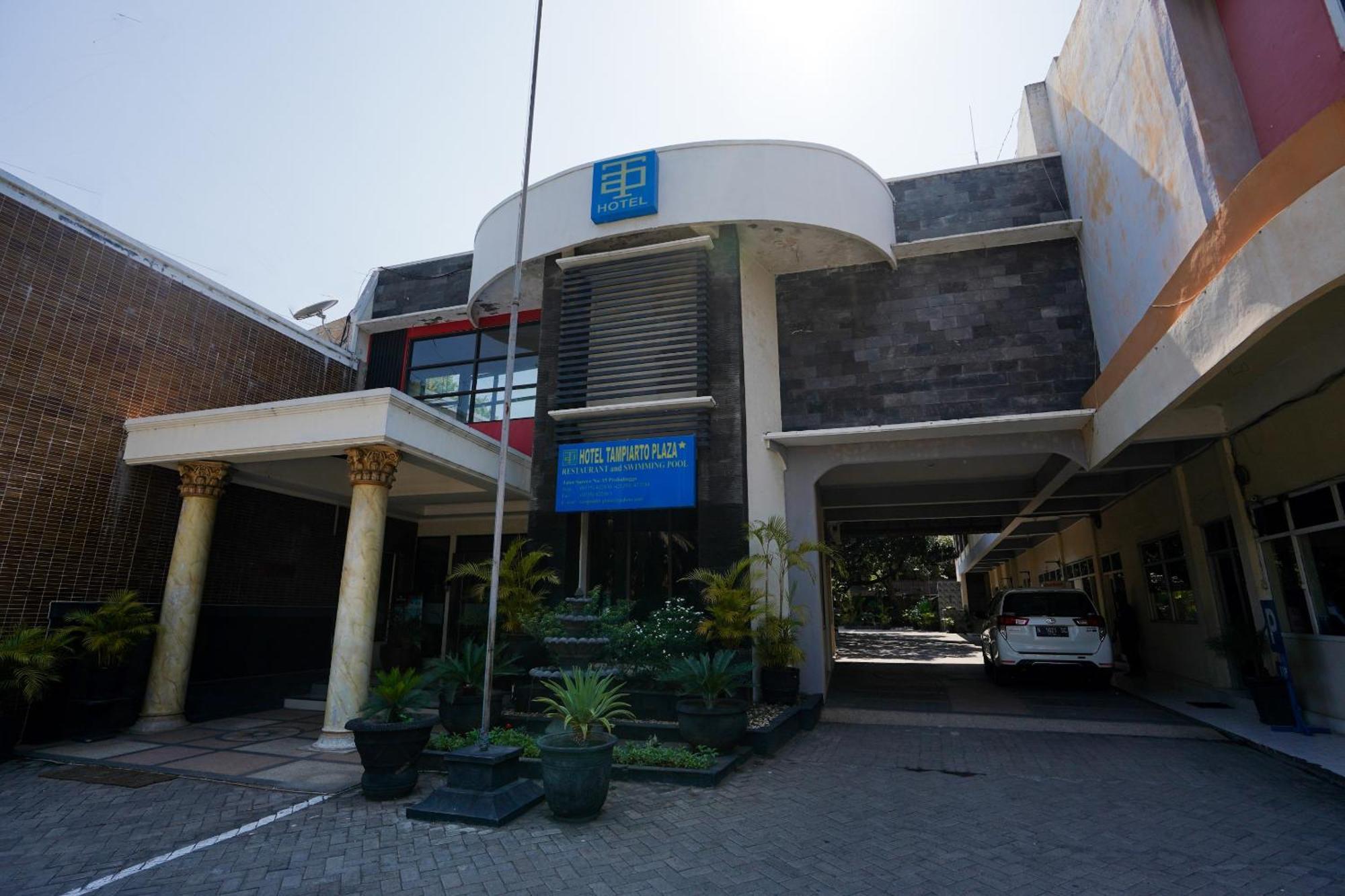 Oyo 1652 Hotel Tampiarto Probolinggo Zewnętrze zdjęcie