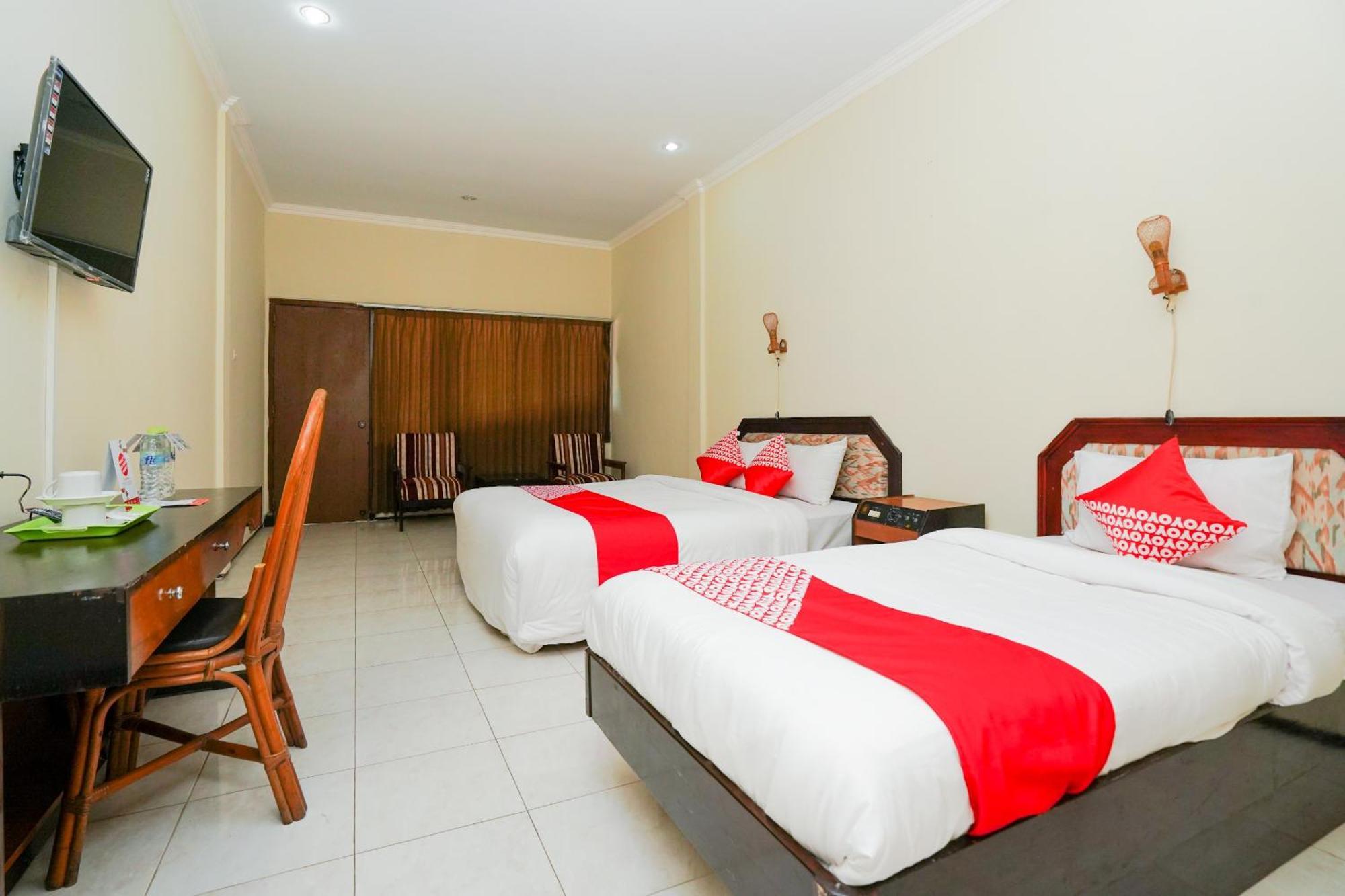Oyo 1652 Hotel Tampiarto Probolinggo Zewnętrze zdjęcie